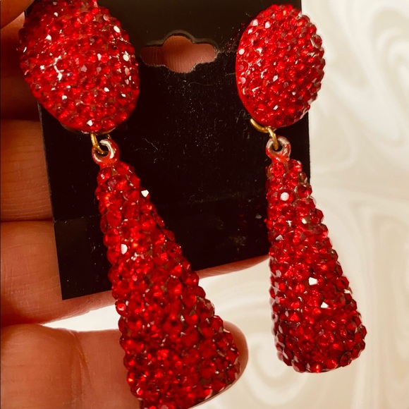 NEW VINTAGE BELLINI VIBRANT RED SWAROFSKI CRYSTAL DROP EARRING - CLIP ELEGANT - Picture 1 of 15